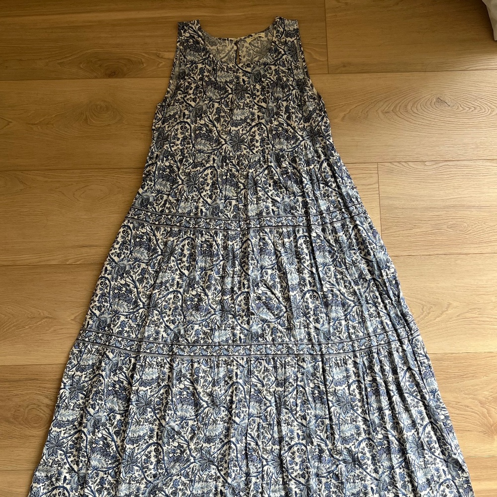 Blue and White Floral Design Max Studio Maxi Dress w/ Pockets, Key Hole Back, XS